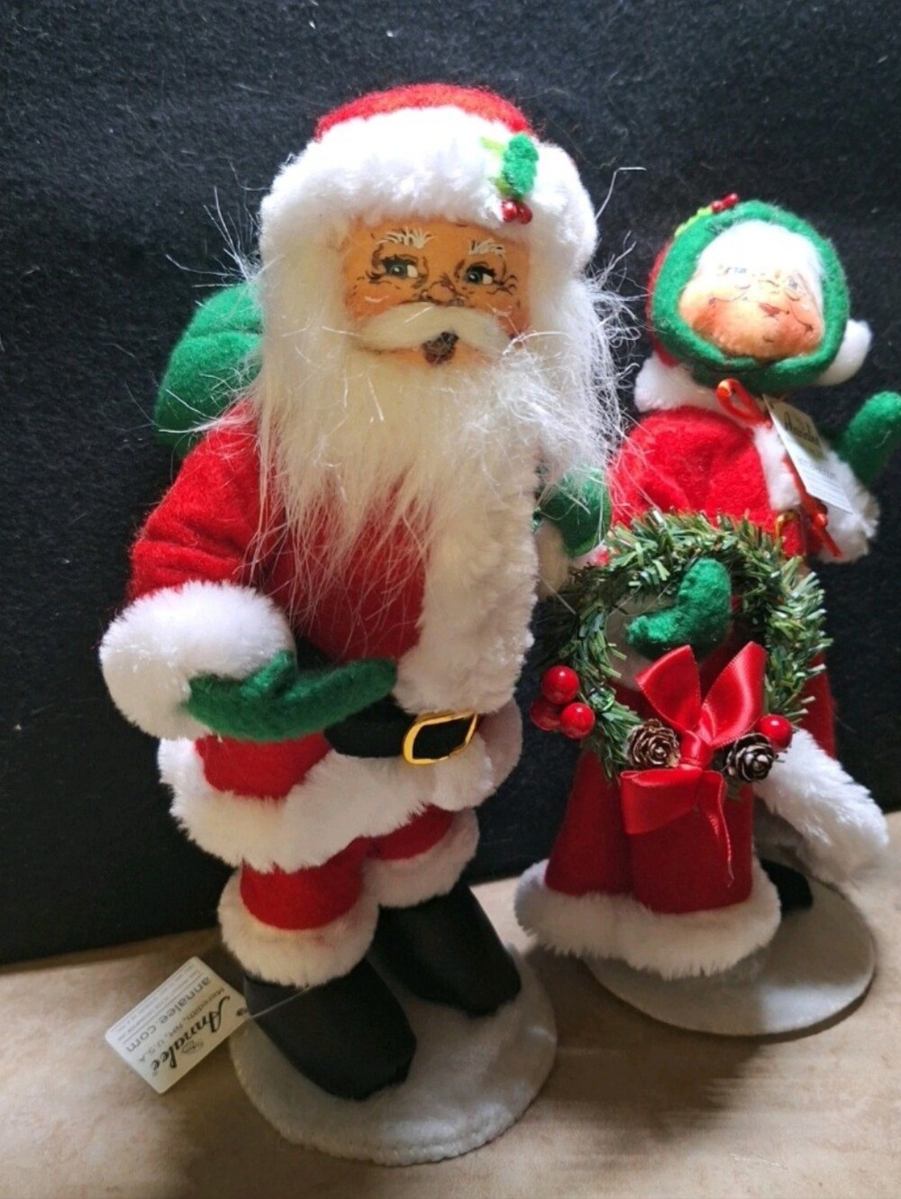 Annalee Santa And Mrs Claus Figurines #410521 Christmas Wreath Toy Bag 9"